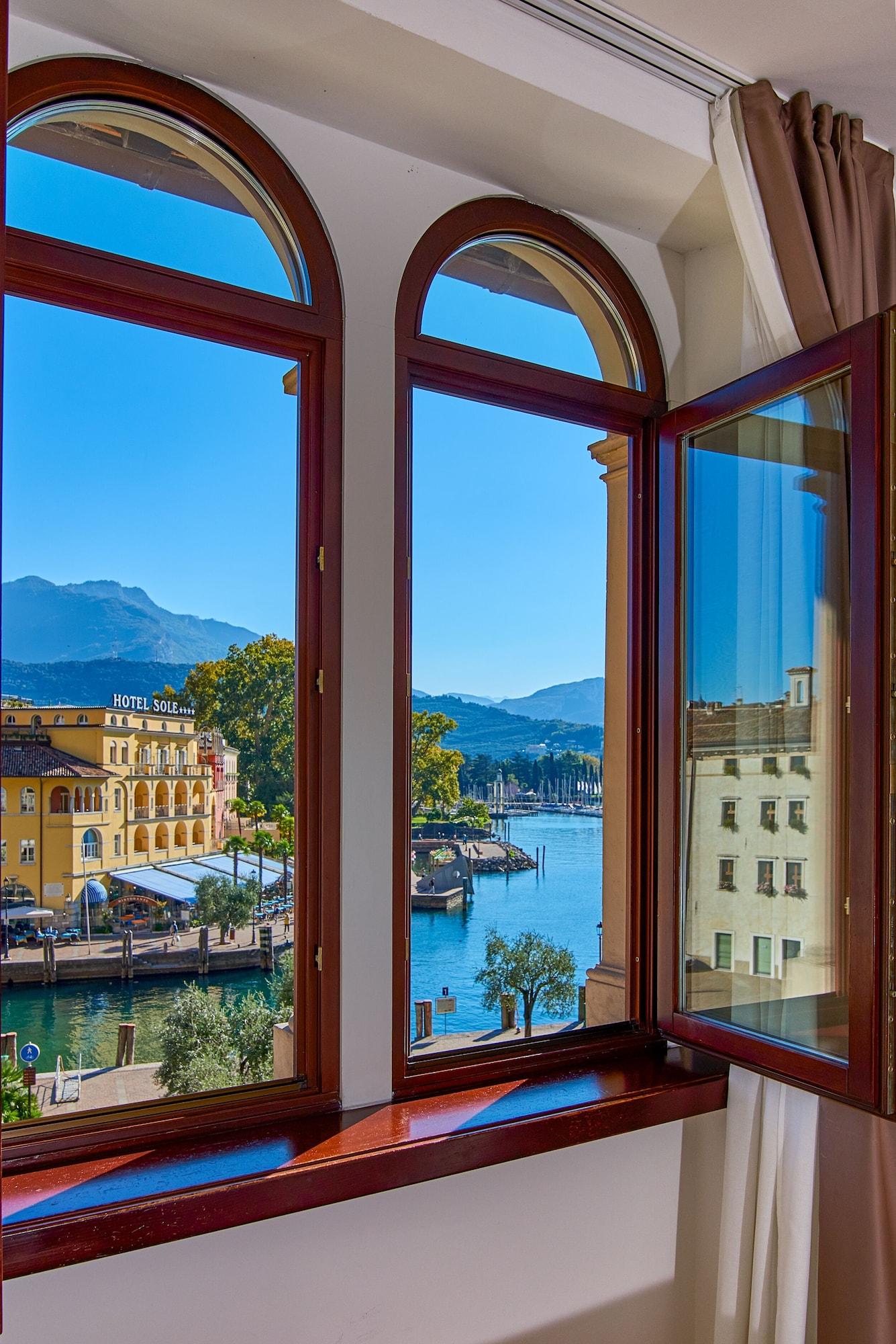 Hotel Europa - Skypool & Panorama Riva del Garda Exterior foto