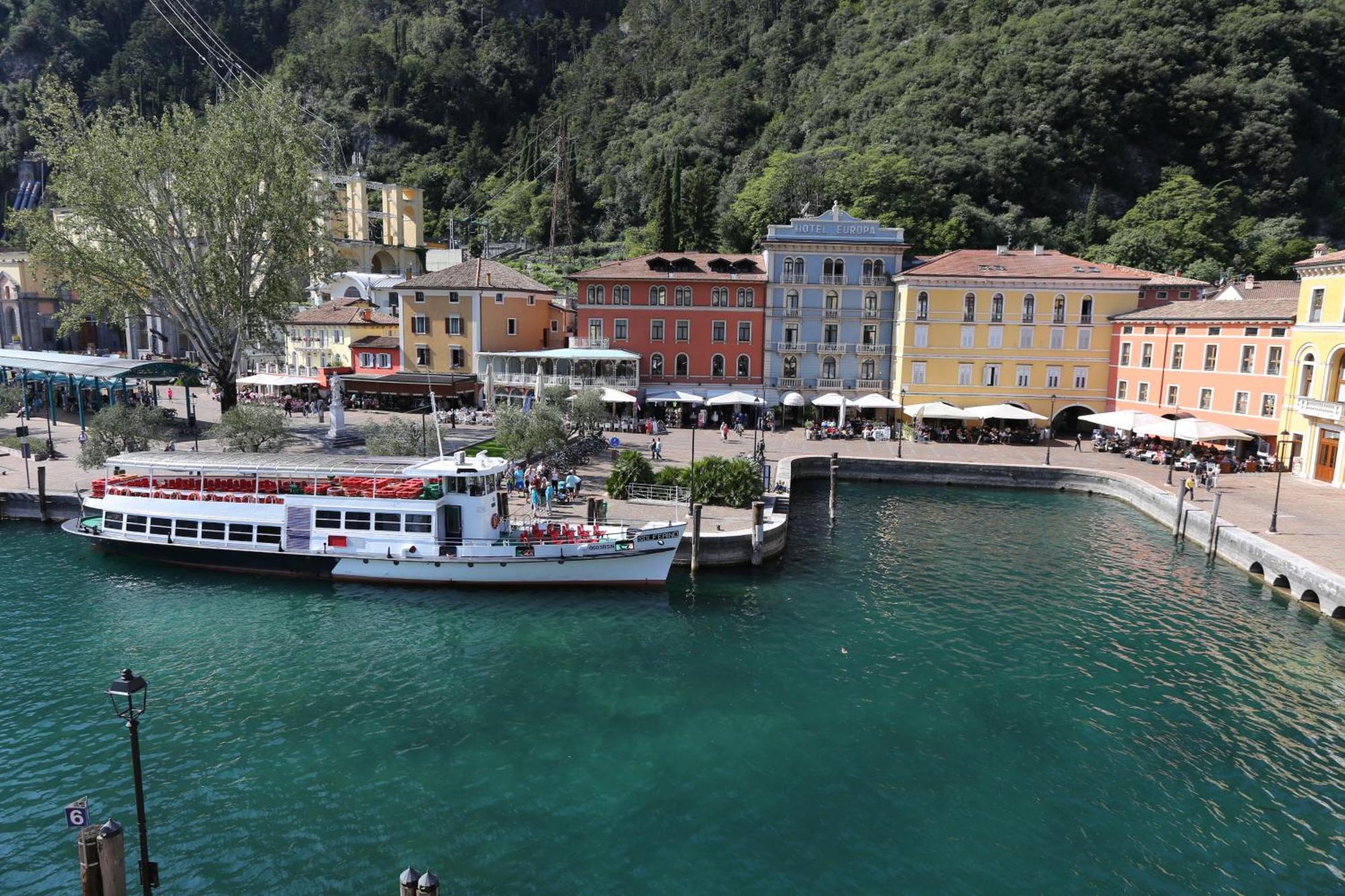 Hotel Europa - Skypool & Panorama Riva del Garda Exterior foto