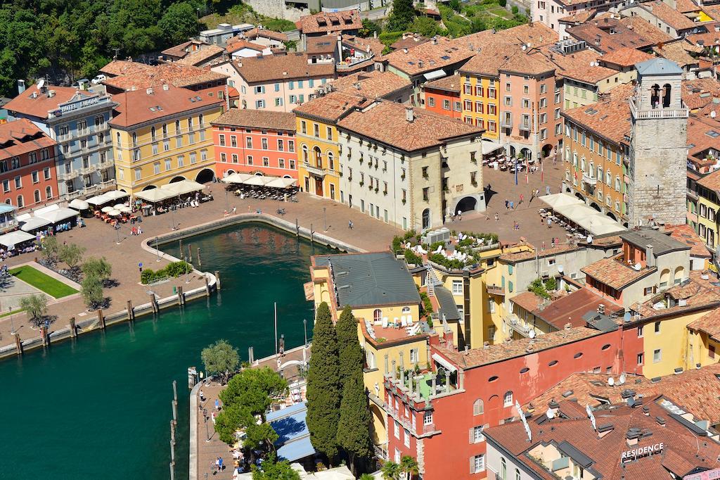 Hotel Europa - Skypool & Panorama Riva del Garda Exterior foto